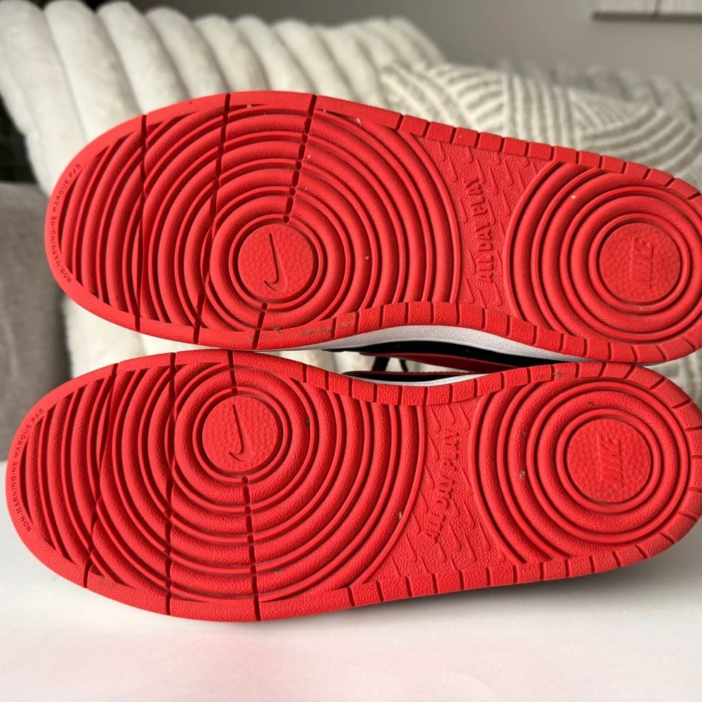 Nike court borough low 2 Red and Black Sports Sneakers Kids‎ Size 7Y - Picture 7 of 7